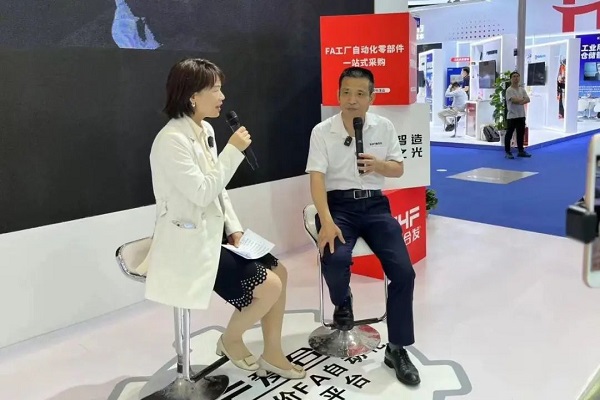 現(xiàn)場直播，暢談發(fā)展